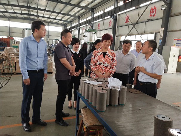 省人大常委會(huì)常務(wù)副主任、黨組書記王玲一行來湖北昌利公司視察