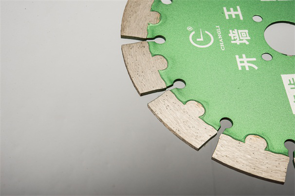 墻槽切割片在鋸切時會出現哪些磨損現象呢？