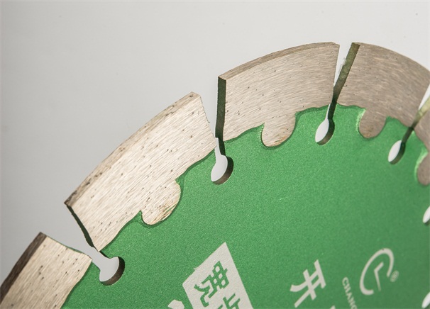 如何提高開槽切割片刀頭金剛石的把持力呢？
